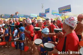 青岛市全民健身日系列活动之公开水域游泳公开赛举行图片