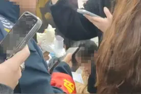 地铁安全员在车厢内吃包子？天津地铁：乘客可劝阻或联系工作人员处理图片