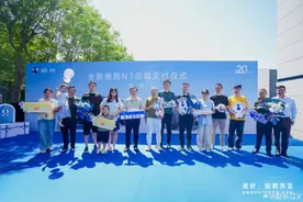 千亿总裁王传福亲自为天津腾势车主举行交车仪式图片