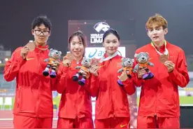 利马田径世青赛：4X400米混合接力中国队摘铜 何锦櫶晋级男子百米决赛图片
