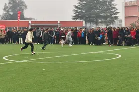 “打工一年，回家和老乡一起运动真亲切！”滚铁环、拔河……这场趣味运动会嗨欢了图片