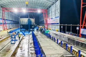 中国一冶罗鹿高速第3标段项目4＃梁场首榀预制T梁浇筑完成图片