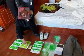 深更半夜贴色情“小卡片”，一人被抓！玉树市公安局提醒--图片