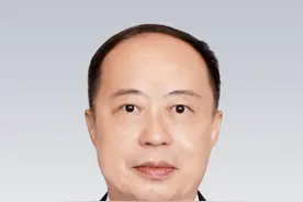 由政转企，烟台市副市长韩耀东履新山东黄金集团总经理图片