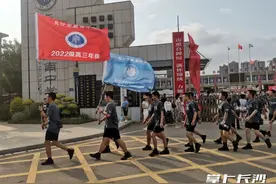 最飒的风景！周南学子挑战“十公里毅行”图片