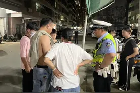 3小学生扫共享电单车一起骑？交警上门！图片