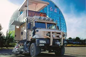 高端越野房车“解放·雪鹰”图片