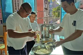 “第一时间转移”“期待早日重返家园”  央广网记者对话团洲转移群众图片