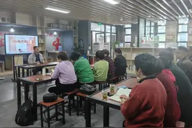 多读书、好读书、读好书，社区教育学院打造“银龄”阅读图片
