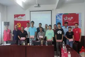 云湖街道：公益助学暖民心 携手共圆学子梦图片
