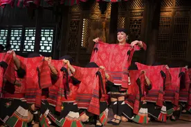 镜观中国·新华社国内新闻照片一周精选丨走进广西黄洛瑶寨 探秘“天下第一长发村”（5）图片