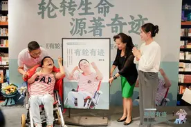 重庆脑瘫小伙，圆了出书梦图片