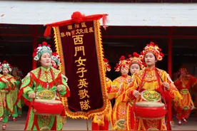 女子英歌队：“每一个女孩子都可以过飒然自信的人生”图片