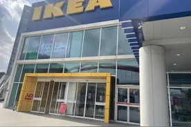 上海徐汇宜家闭店改造前一天，记者跟“相亲角”的老人聊了聊图片