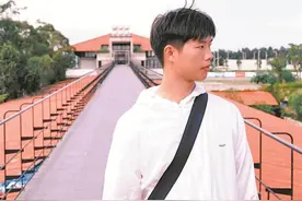 四川小伙视频记录在泉州坐轮椅出行 一路收获善意与帮助图片