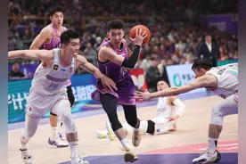 （体育）篮球——CBA常规赛：北京控股不敌山东高速图片