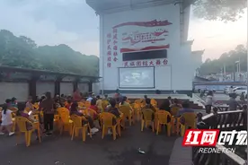 慈利县甘堰土家族乡：流动放映进屋场 点亮群众夜生活图片