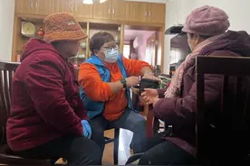 手机下单，陪诊师“上门”！这一平台将陪诊服务送进老人家图片