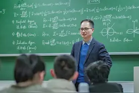 浙大教授17年手写板书，学生直呼“梦想的大学课堂”图片