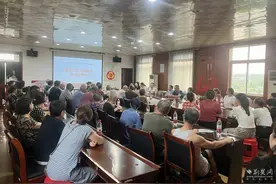 武汉军山街黄陵社区召开居民议事会 集思广益为幸福社区聚合力图片