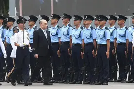 郑雁雄检阅香港警察学院结业会操表彰学员！寄语警队不负重托图片