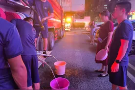 供水管道爆裂停水，韶关武江这些人化身“送水哥”紧急送水160余吨解民困图片