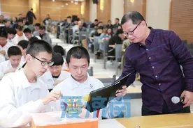 AI智能、编程制作、自媒体运维…… 新质生产力加持济南“00后”成长图片