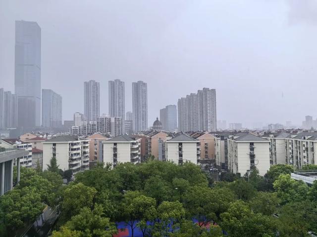 刚刚!无锡又一场大雨，下稀碎!