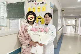 13岁女孩康复出院 顺利返校图片