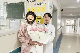 13岁女孩康复出院 顺利返校图片