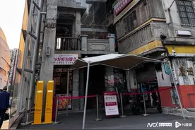 大门紧闭！真的关了！曾一天排队近3000桌......图片