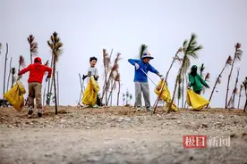 这群学生自制“环保夹”，周末捡了52公斤垃圾图片