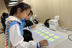 崂山区图书馆数字阅读体验中心启用，可供阅读资源8万余种图片