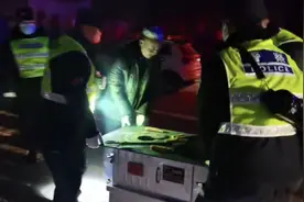 环甘肃抗震救灾交通保障联勤机制启动 兰州等地特警驰援图片