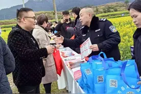 ​中方县：油菜花节普法忙图片