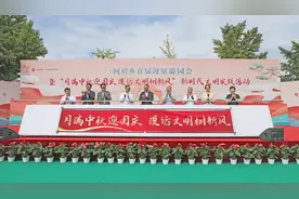 北京朝阳三间房首届漫展游园会在杜仲公园举办图片
