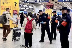 传承雷锋精神 共筑平安轨道 武汉轨道公安开展学雷锋系列主题活动图片