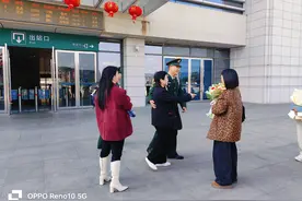 荣退归乡时，岑巩盛迎退役士兵光荣返乡图片