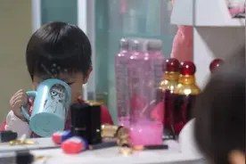 雇主失联育儿嫂当了三年妈，报警寻亲却发现“真假”父母都在监狱服刑图片