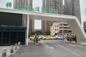 重庆南岸区：持续推进建设小微停车场，切实缓解停车难题图片