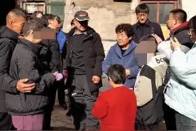 女硕士患精神分裂症失踪15年被找回，哥嫂：准备卖房给她治病图片