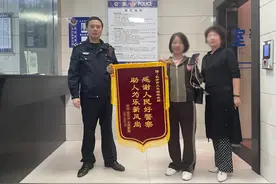 小偷“重操旧业”偷旅客手机， 2小时后就被逮图片