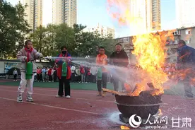 筑牢校园消防安全“防火墙” 兰州市火星街小学开展消防应急疏散演练活动图片