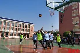 长沙县泉塘小学：校园篮球赛让学生课间动起来图片