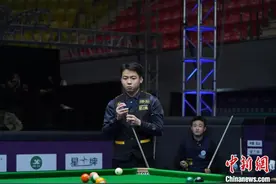中国“00后”小将郑肖淮夺中式台球玉山国际公开赛冠军图片
