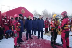 破冰奋进启新程 笃行不怠再出发——长春市消防救援支队冰域救援实战训演暨冰下潜水复训正式开始图片