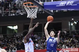 大逆转，真提气！青岛男篮主场一度落后新疆12分，最终逆转取得三连胜图片