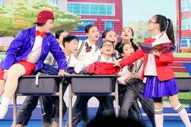 童话剧璀璨绽放 课后服务提质添彩图片