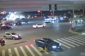 骑行中与机动车“擦碰”致手机摔坏？浦东警方破获一起新型“碰瓷”诈骗案图片