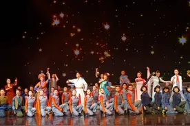 “大地情深”第五届湖北艺术节优秀群众文艺作品惠民展演精彩举办图片